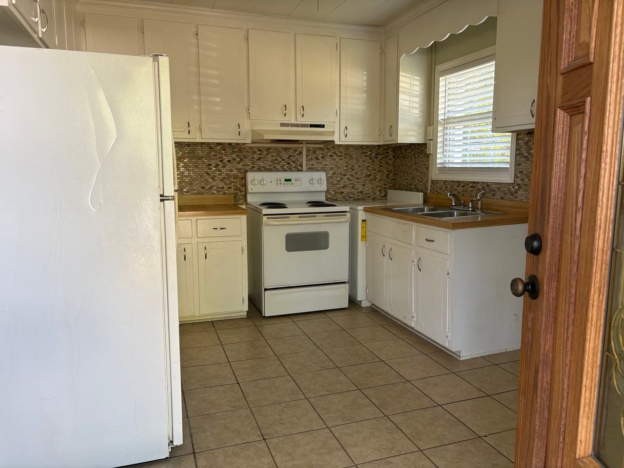 410 E Main St - Photo 3 of 6