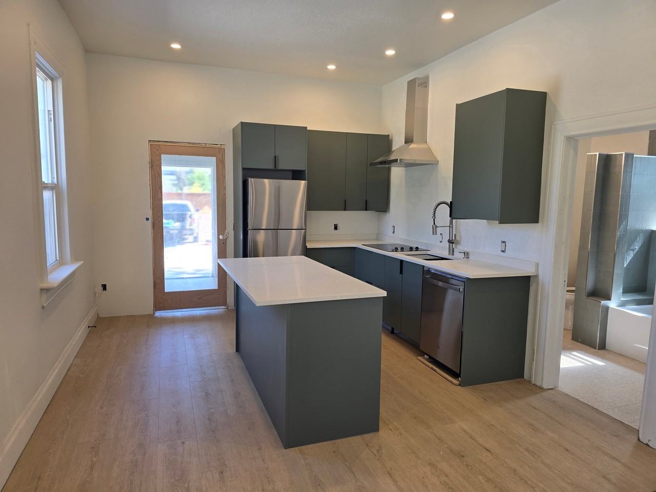 460 Nw #460 - Photo 2 of 12