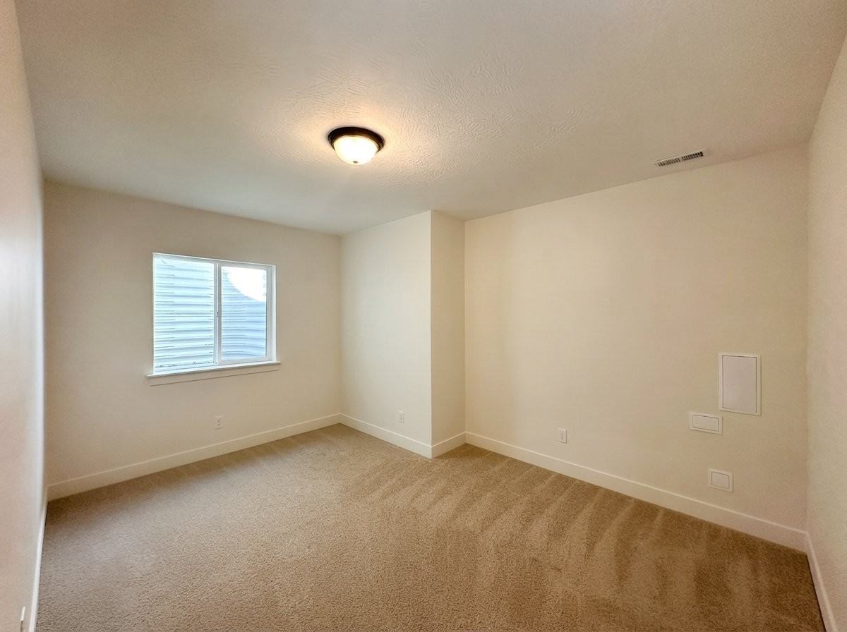 12894 S Berlynn Dr - Photo 4 of 9