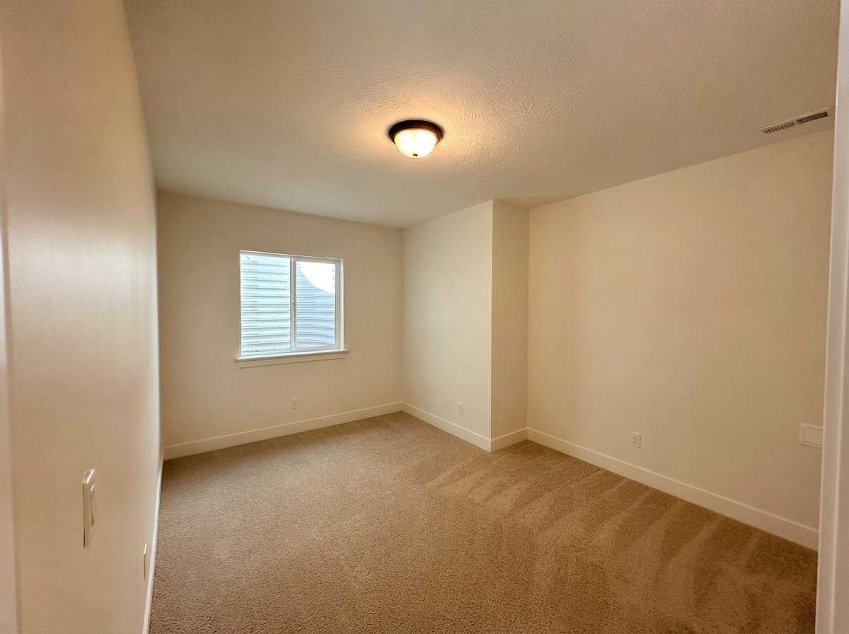 12894 S Berlynn Dr - Photo 6 of 9