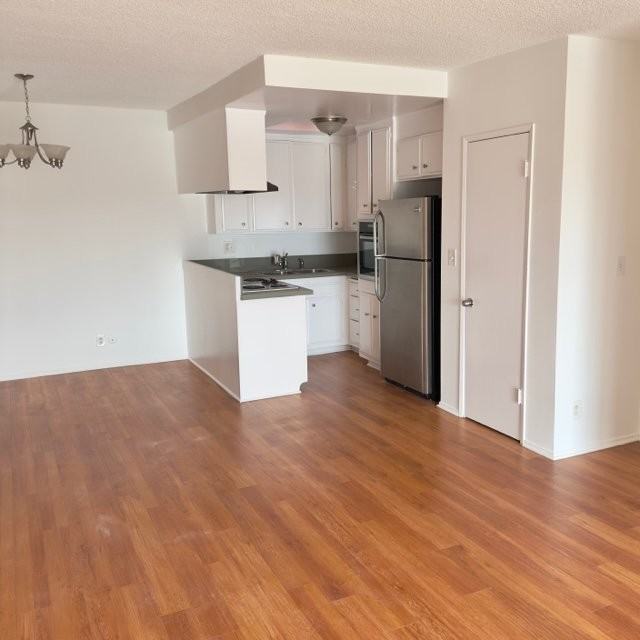 440 N Hayworth Ave #212 - Photo 4 of 8