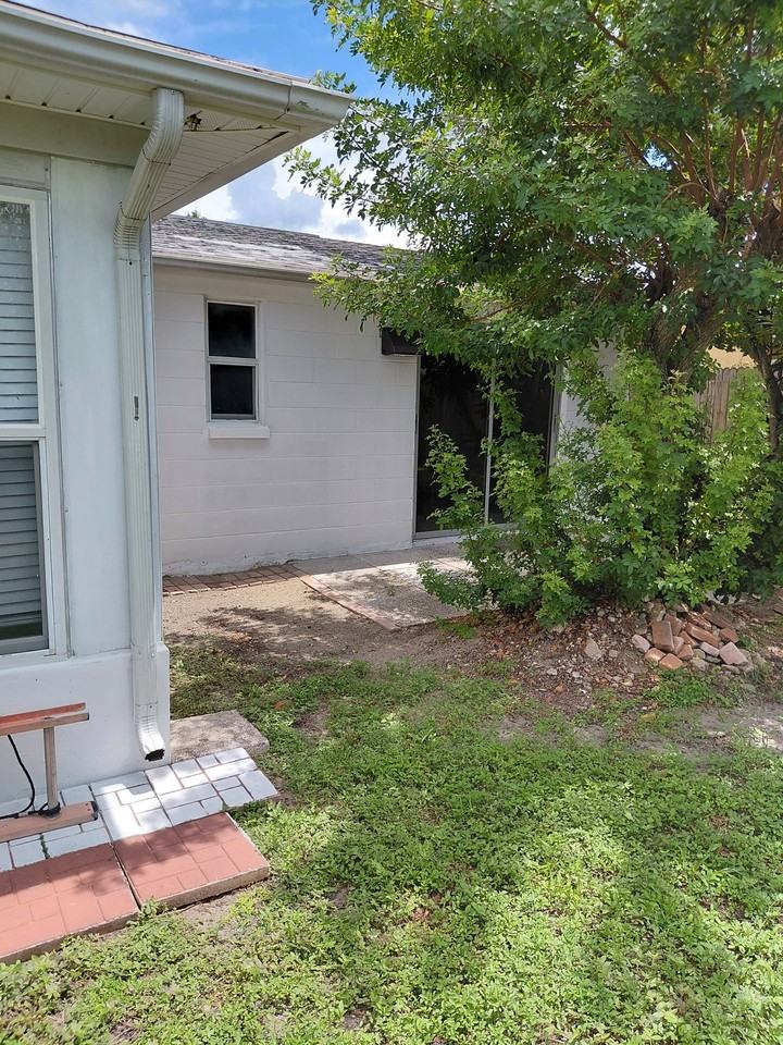 9205 Saint Regis Ln - Photo 4 of 20