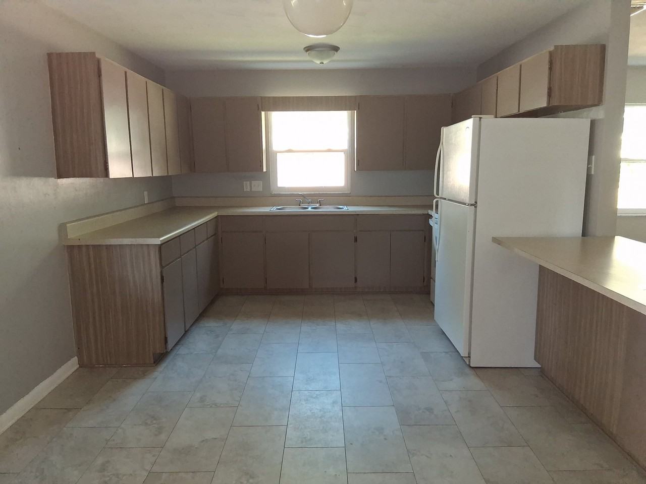 4827 Edmund Ct - Photo 4 of 18