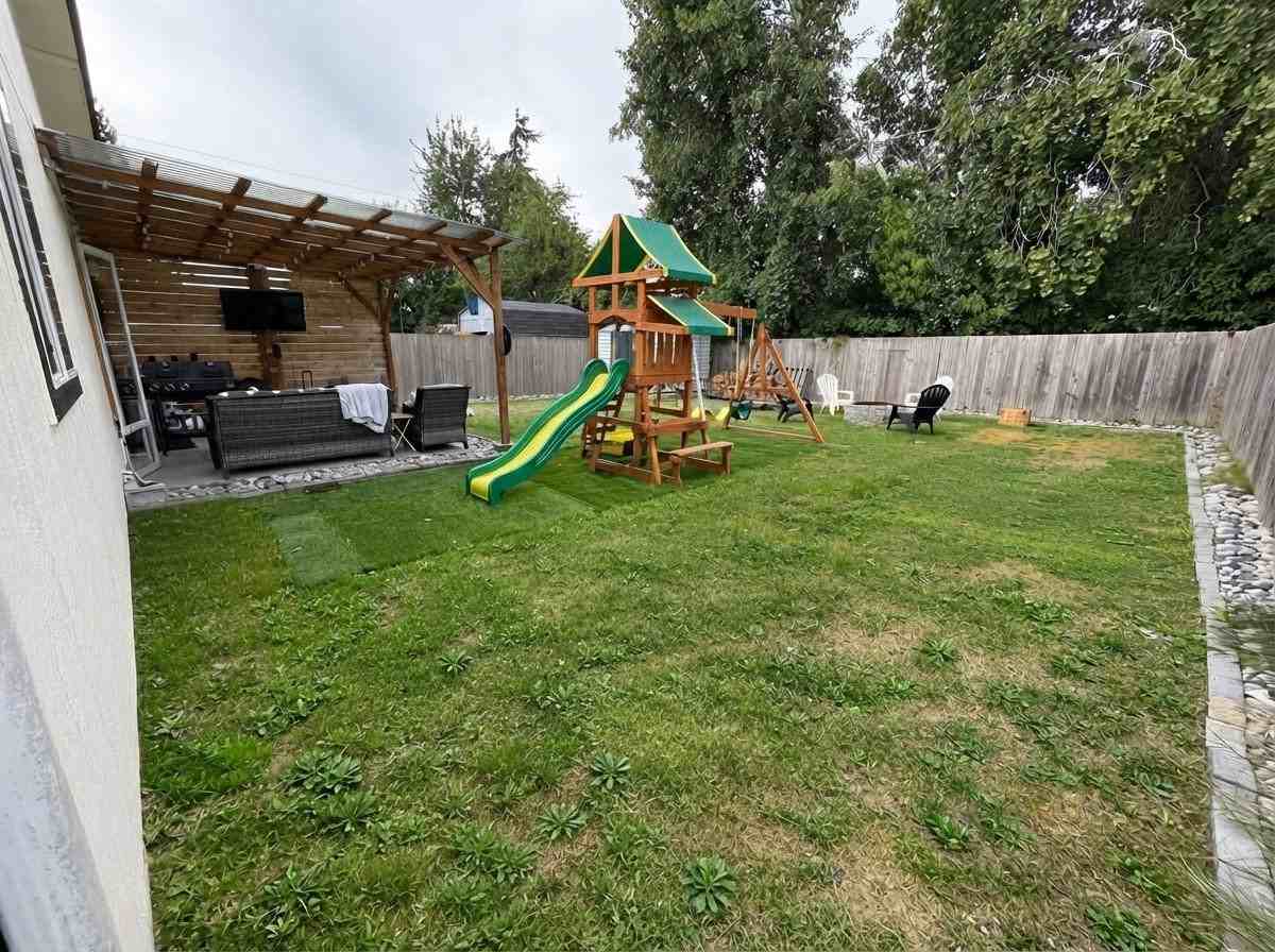 9814 15th Ave E - Photo 4 of 18