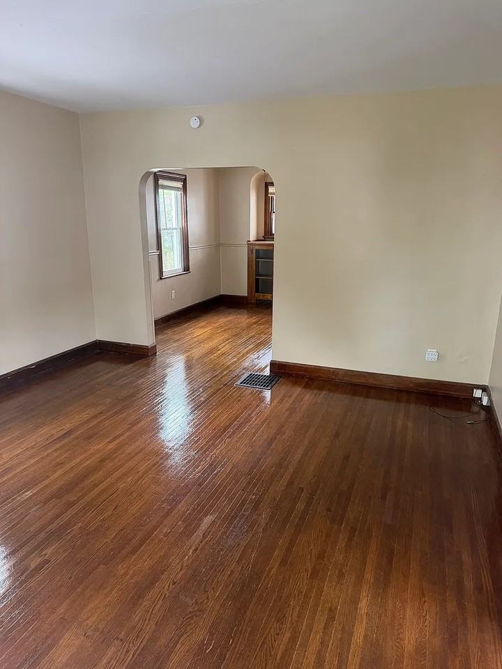 2007 Barrows St - Photo 5 of 10