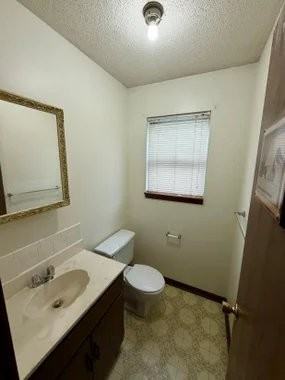 1027 Quincy St - Photo 4 of 7
