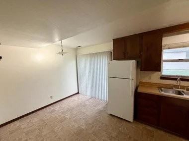 1027 Quincy St - Photo 5 of 7