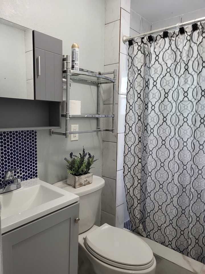 D4 10th Ave - Photo 4 of 11