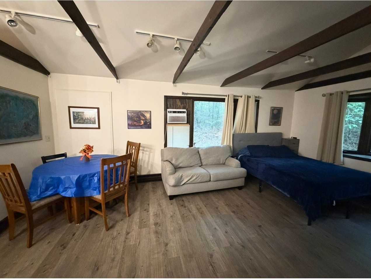 1030 S - Photo 2 of 5