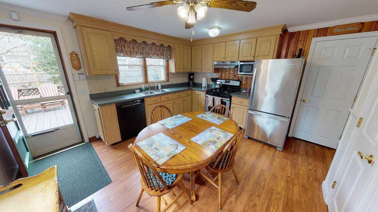 49 Cornell Dr - Photo 3 of 15