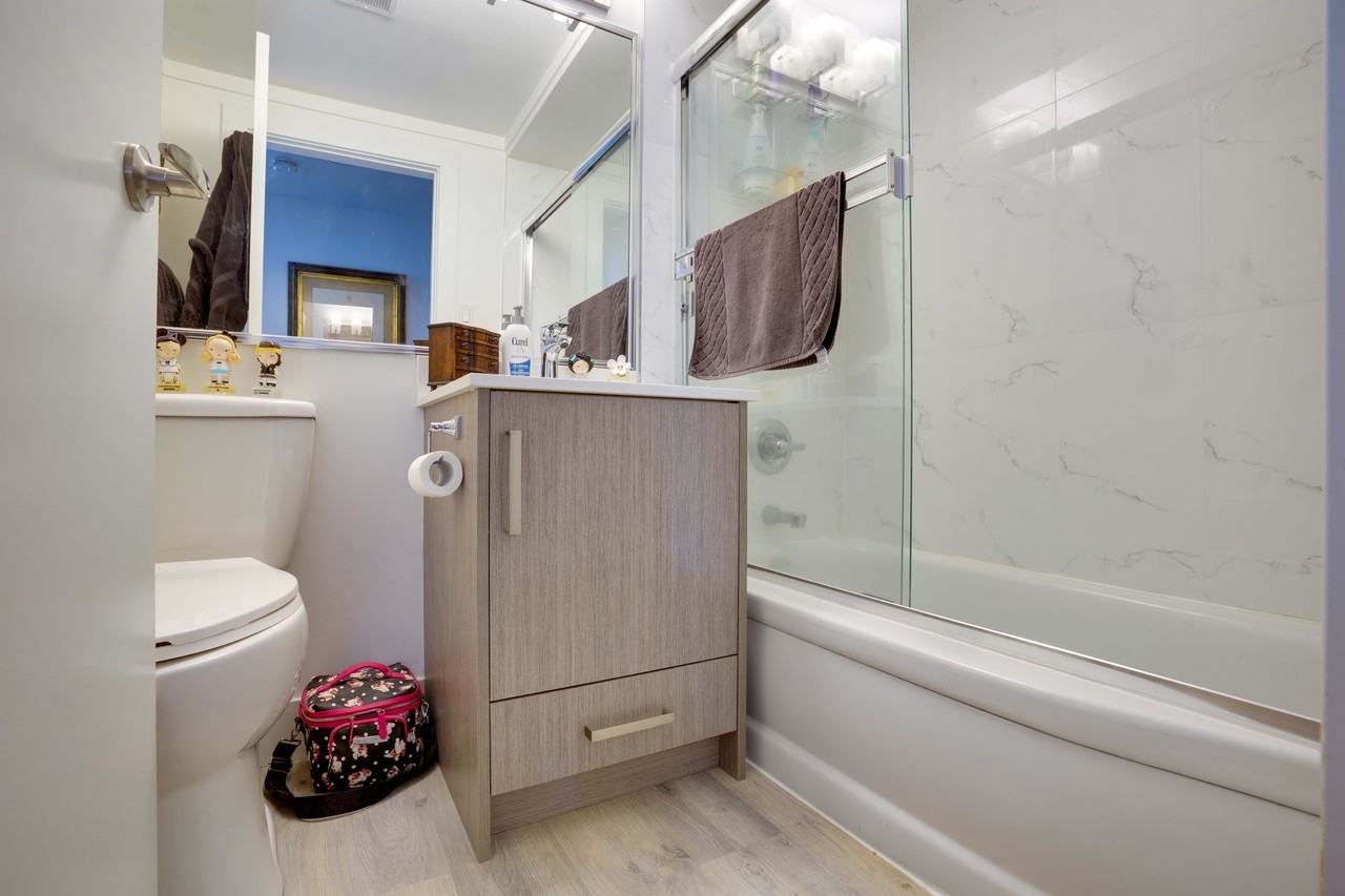 1537 Burnaby Street #203 - Photo 6 of 11