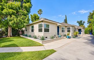 RARE HOUSE - 2 BR - 1 BTH in TUJUNGA VILLAGE • PRIVATE PATIO + IN- UNIT LAUNDRY • PET FRIENDLY - Photo 1 of 1