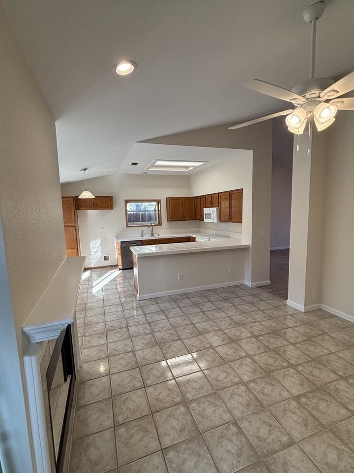 2777 Woodmont Dr #NA - Photo 3 of 7
