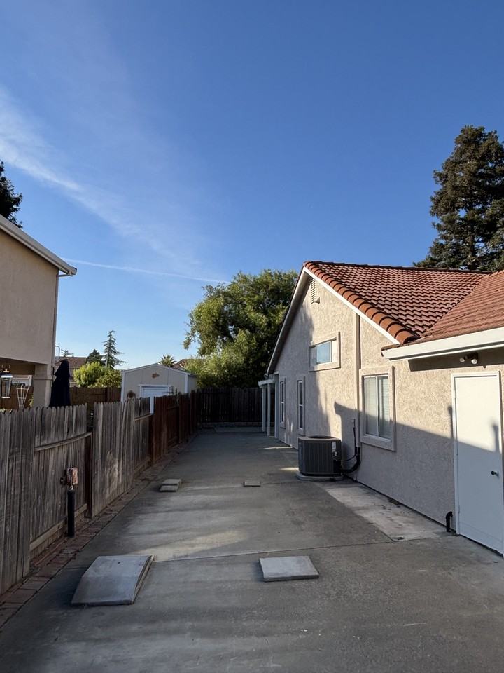 2777 Woodmont Dr #NA - Photo 4 of 7