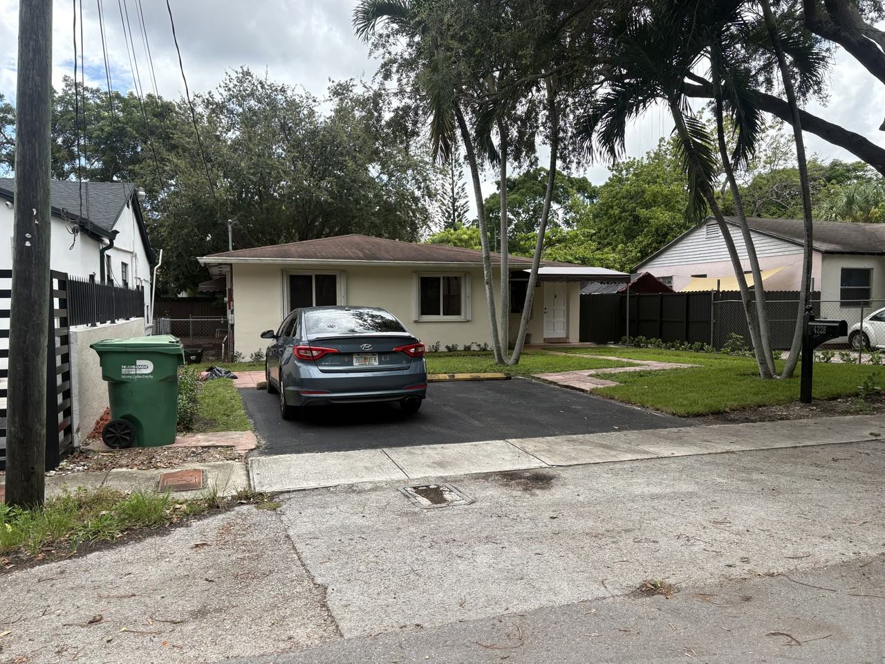 4228 Sw 9th St #NA - Photo 2 of 3