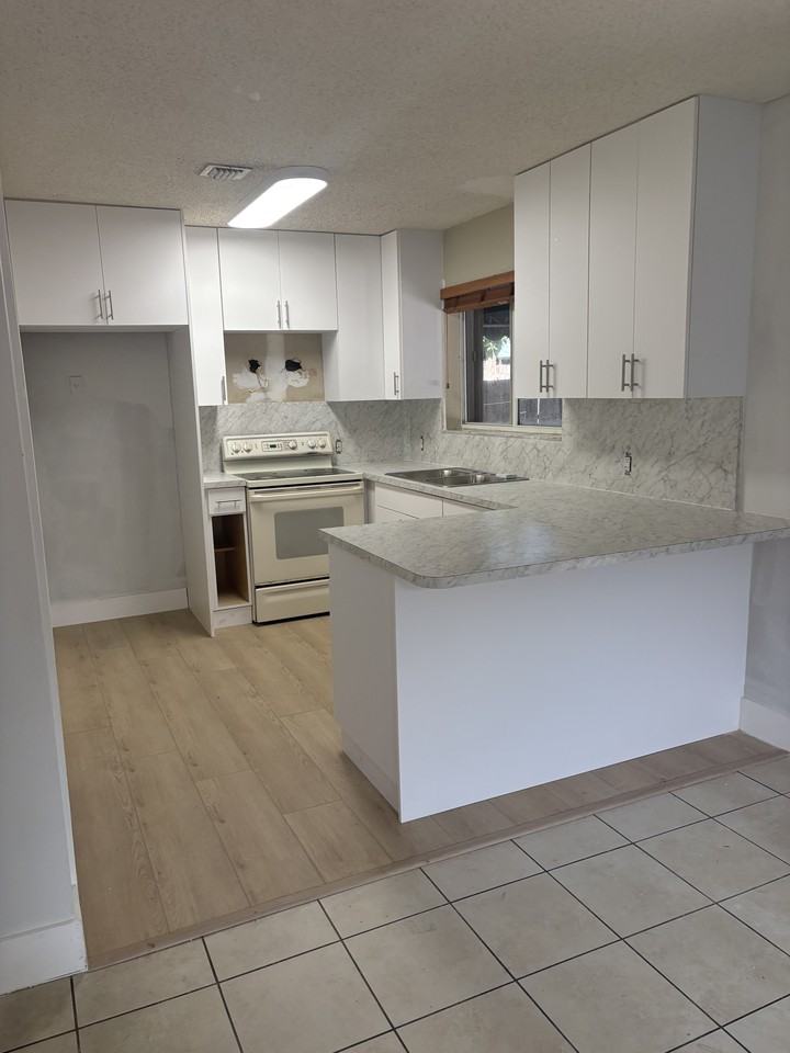 4228 Sw 9th St #NA - Photo 3 of 3
