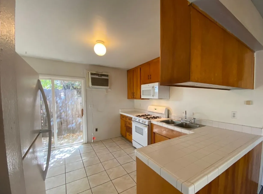 150 N Acacia Ave #152 - Photo 6 of 13