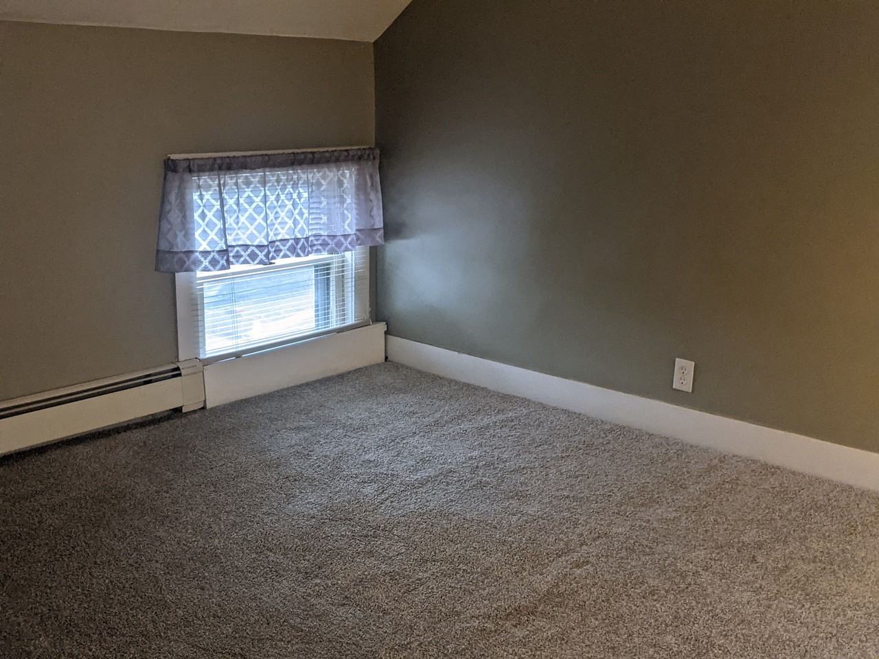 575 Mount Hope Ave #3 - Photo 5 of 15