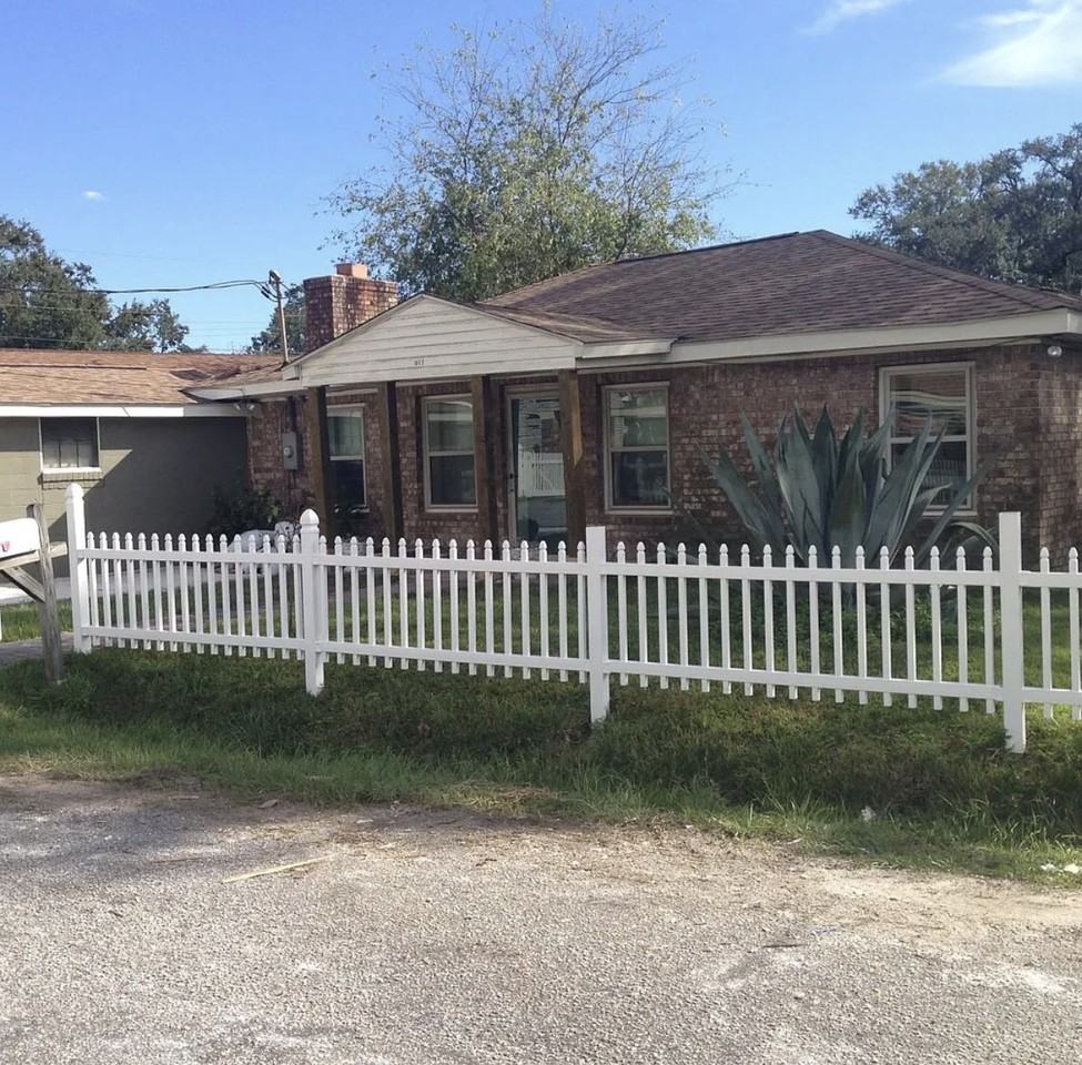 917 Hillsboro Dr #NA - Photo 2 of 21