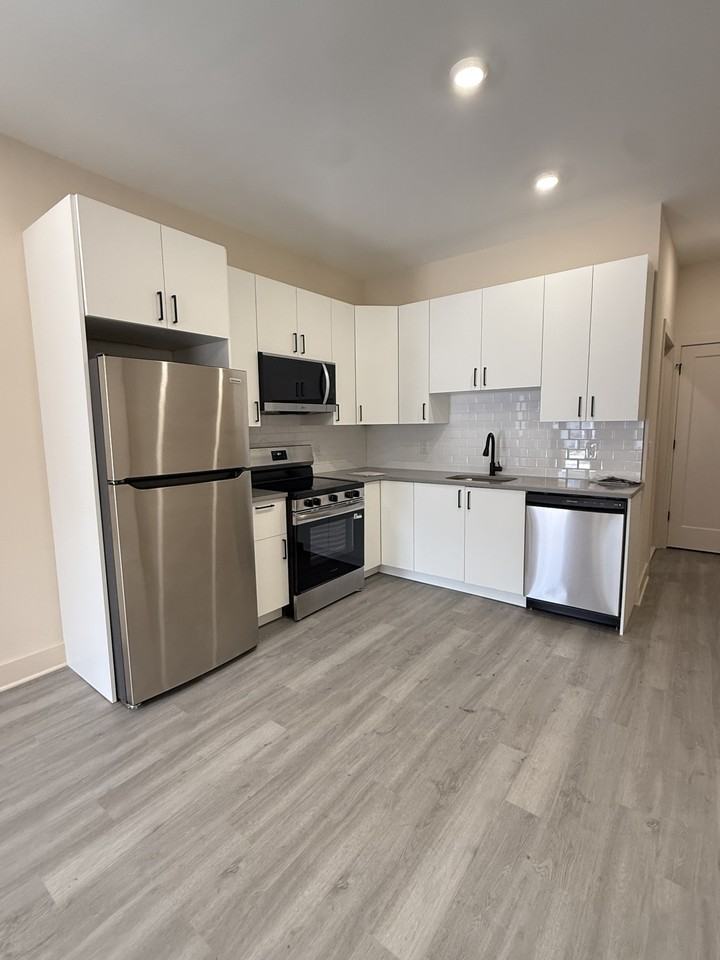 5803 Spruce St #B - Photo 3 of 10