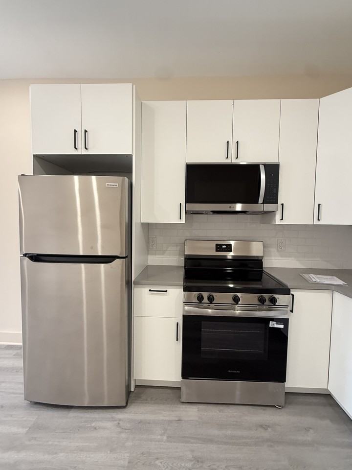 5803 Spruce St #B - Photo 4 of 10