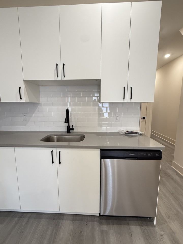 5803 Spruce St #B - Photo 6 of 10