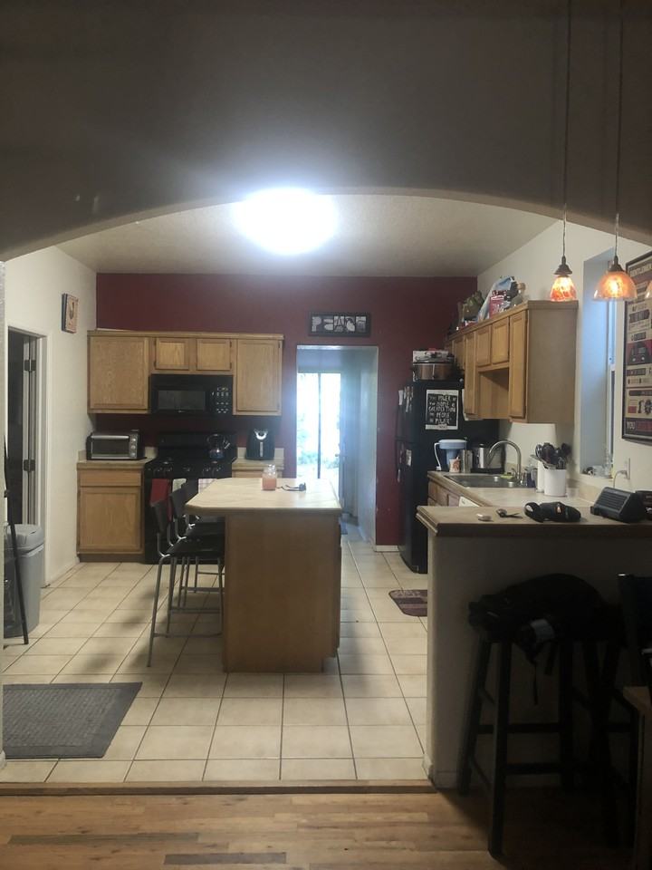 3826 N Franklin St #NA - Photo 2 of 8