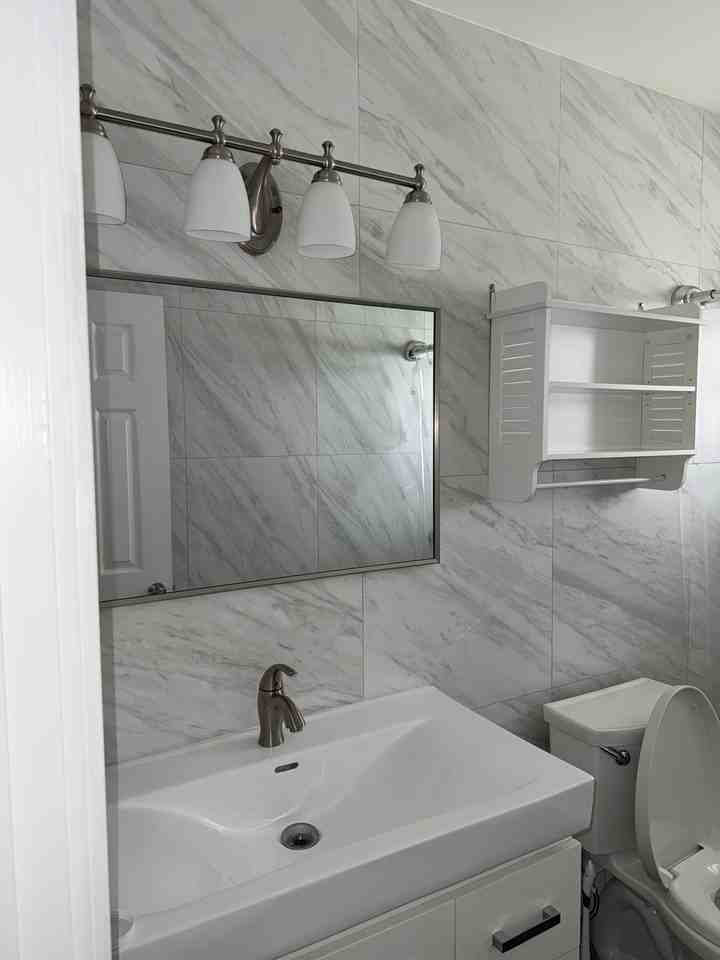 3851 Ne 22nd Ter #14 - Photo 2 of 13