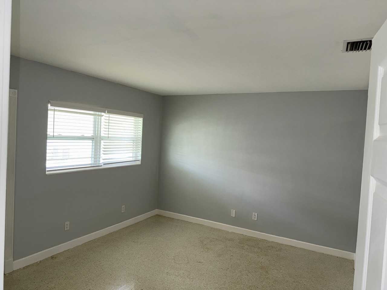 3851 Ne 22nd Ter #14 - Photo 3 of 13