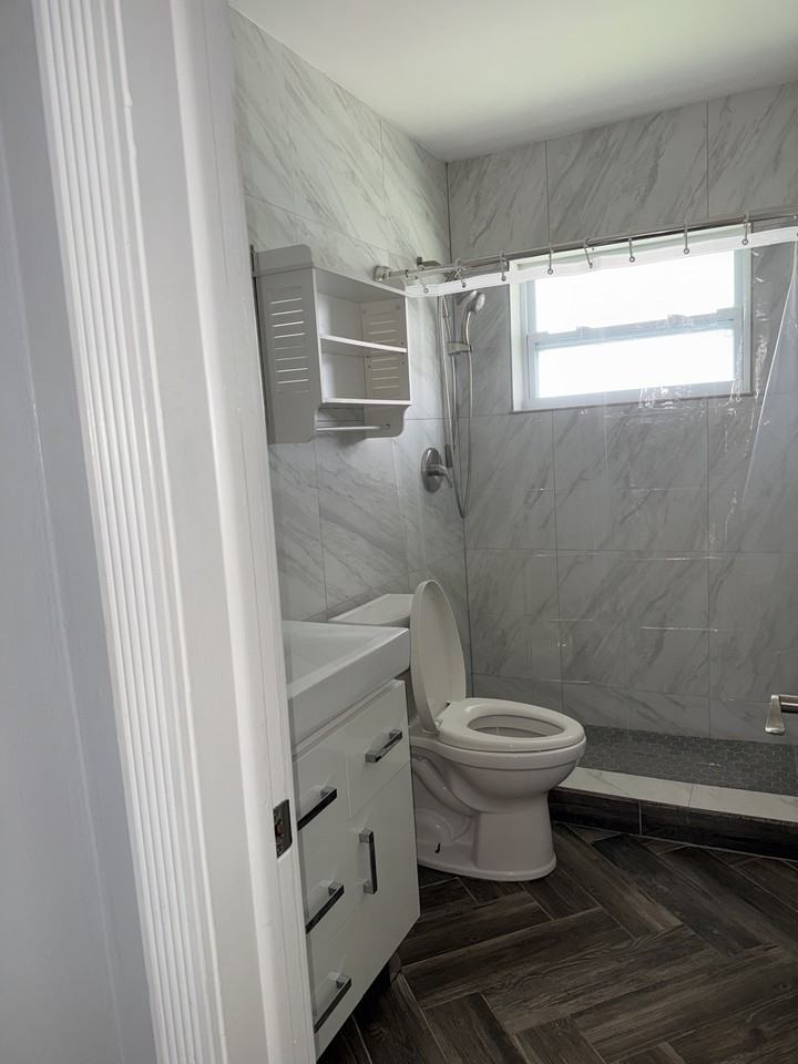 3851 Ne 22nd Ter #14 - Photo 4 of 13