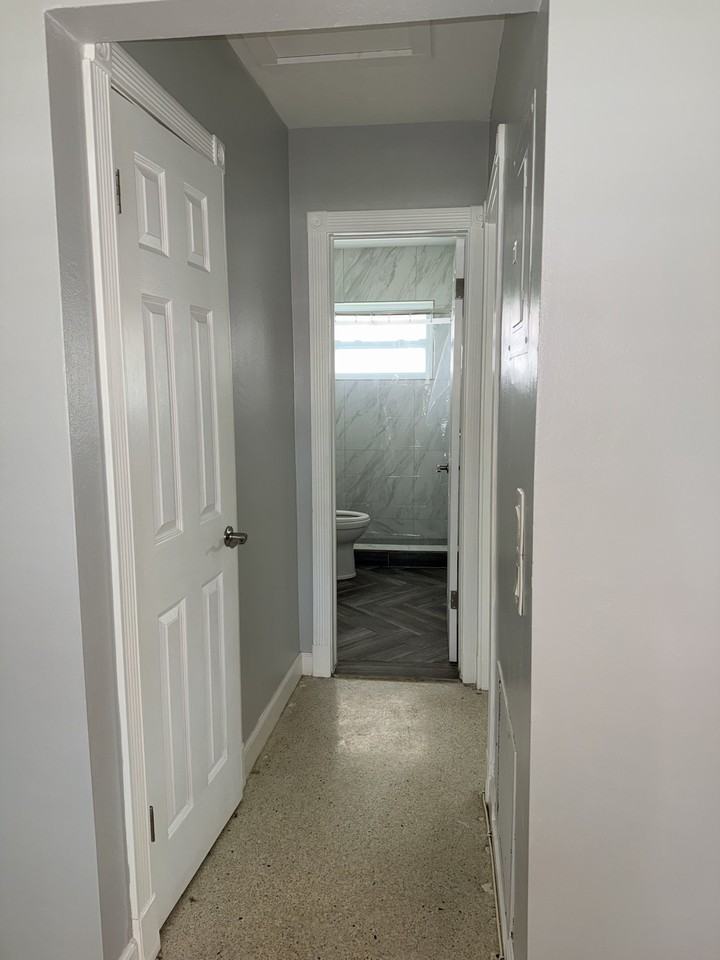 3851 Ne 22nd Ter #14 - Photo 5 of 13