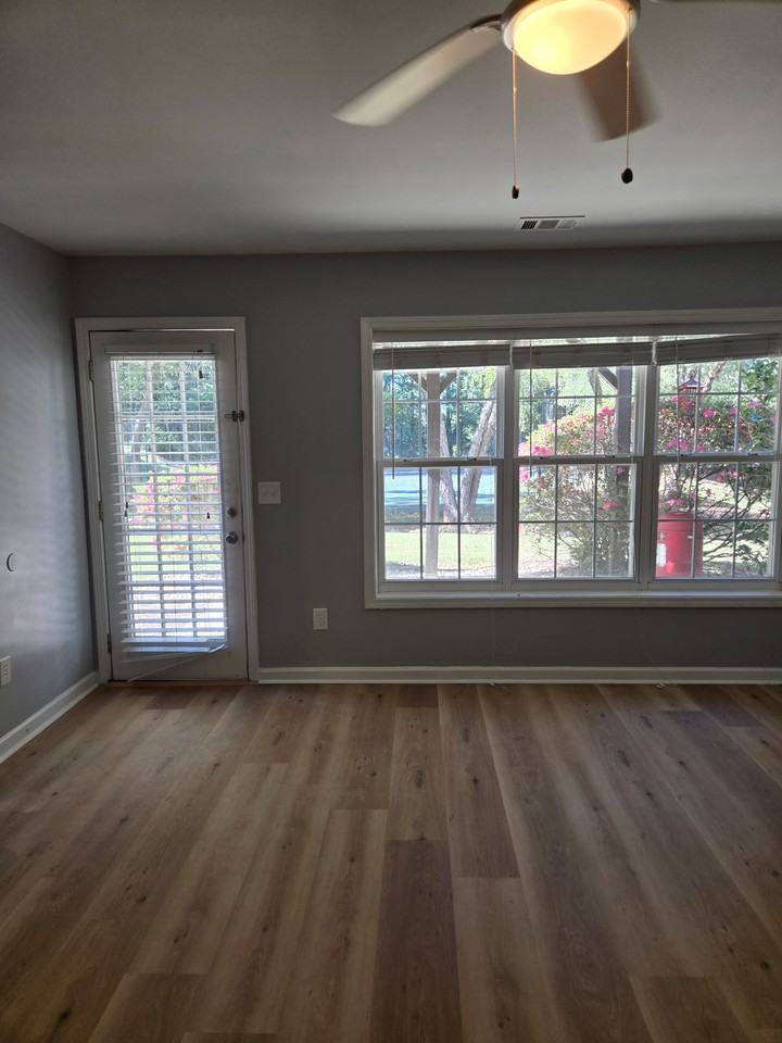 3595 Deep Cove Dr - Photo 4 of 19