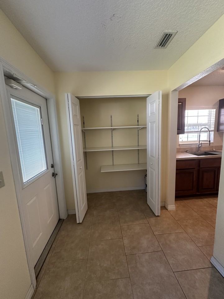 255 Sw 5th Ave #NA - Photo 4 of 17