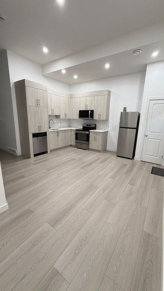 151 Masters St Se - Photo 2 of 12