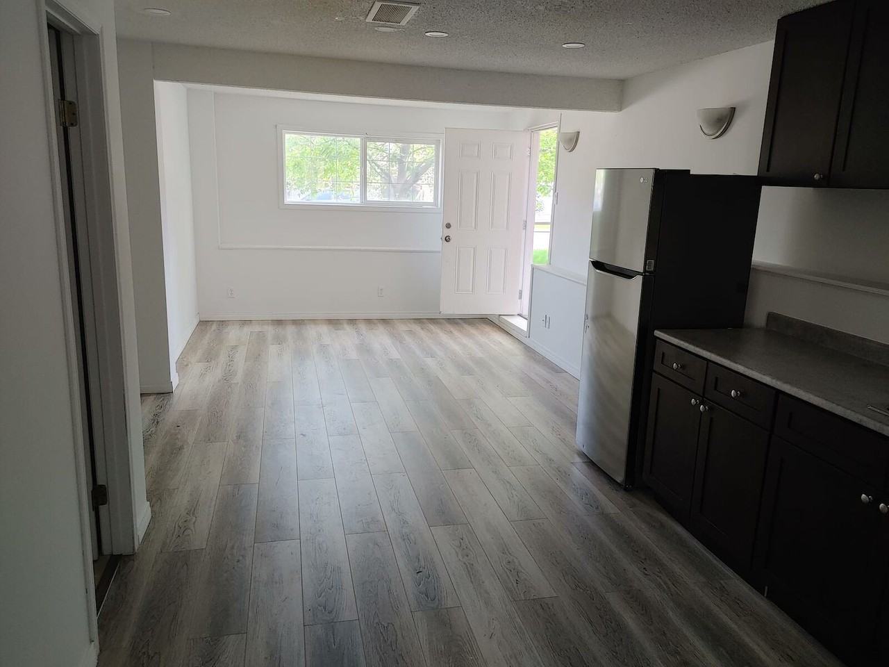 128 Bridleridge Gdns Sw - Photo 2 of 12