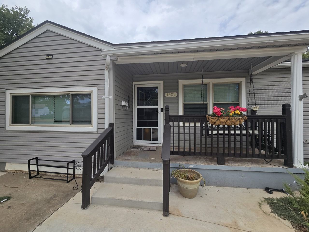 2409 Nw 40th St #NA - Photo 2 of 21