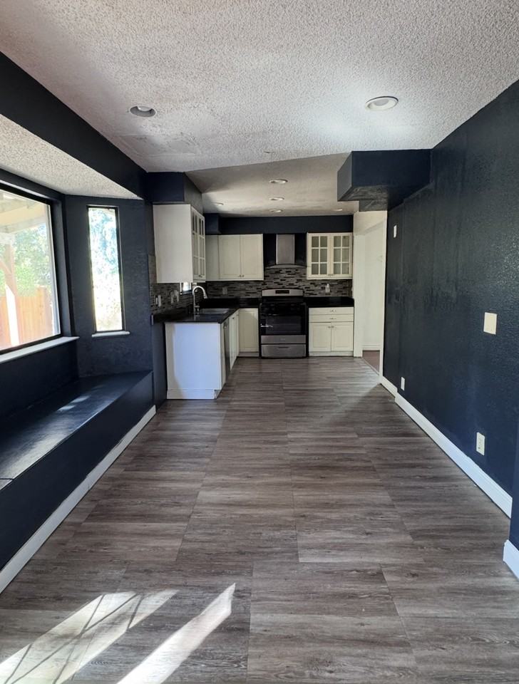 4044 Rockford Dr #NA - Photo 3 of 10