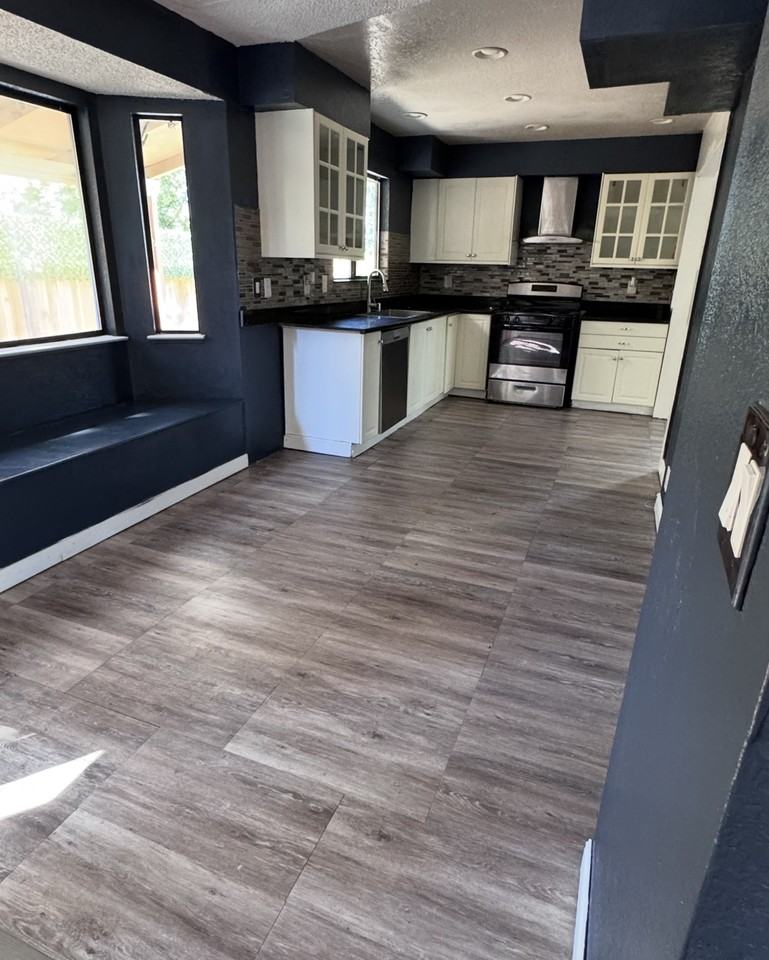 4044 Rockford Dr #NA - Photo 4 of 10