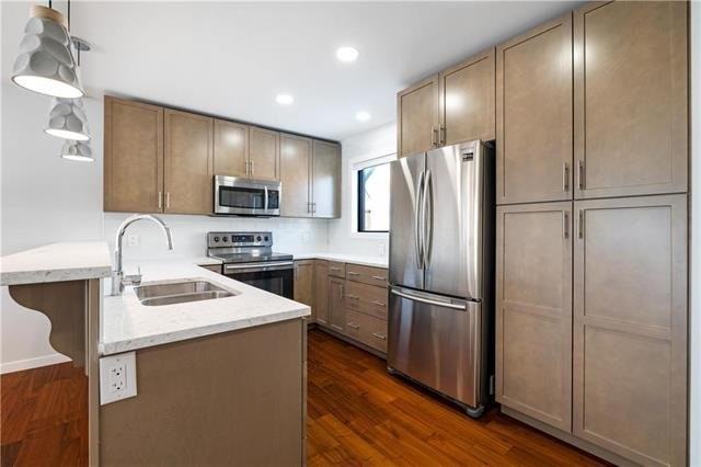 1261 Lee Blvd - Photo 3 of 13