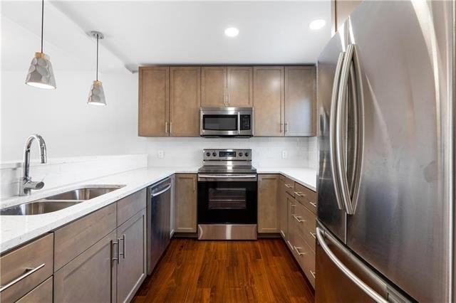 1261 Lee Blvd - Photo 4 of 13