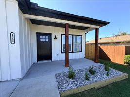 featured image of 1308 W Beech Dr