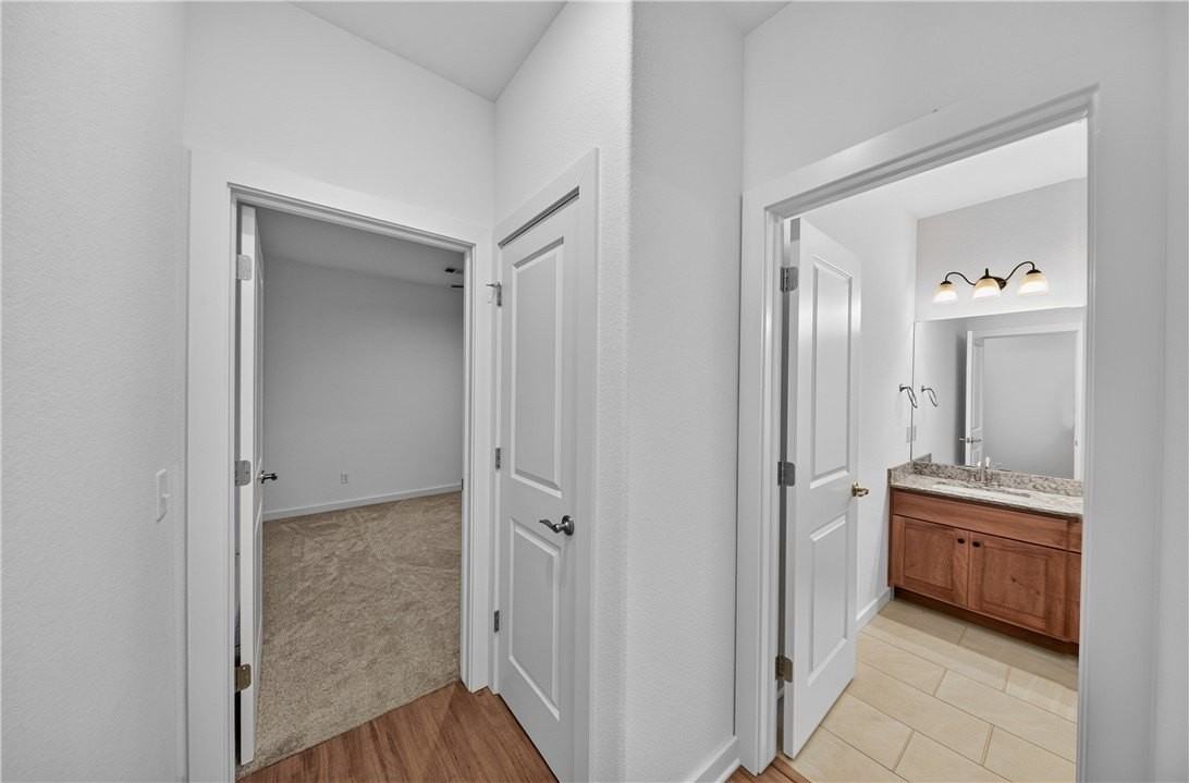 441 Aster St - Photo 4 of 29