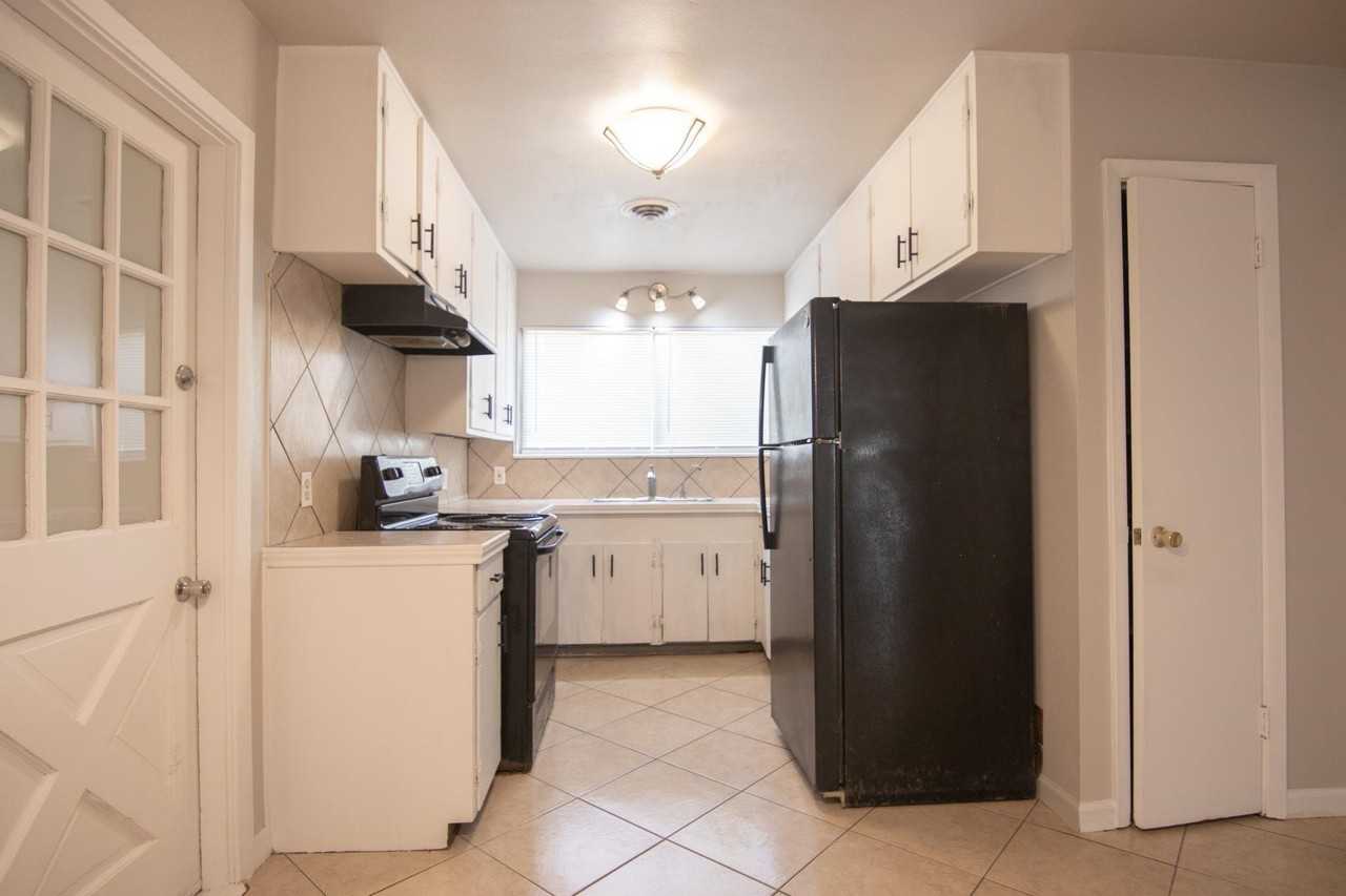 3714 Ridgemont Dr - Photo 4 of 9