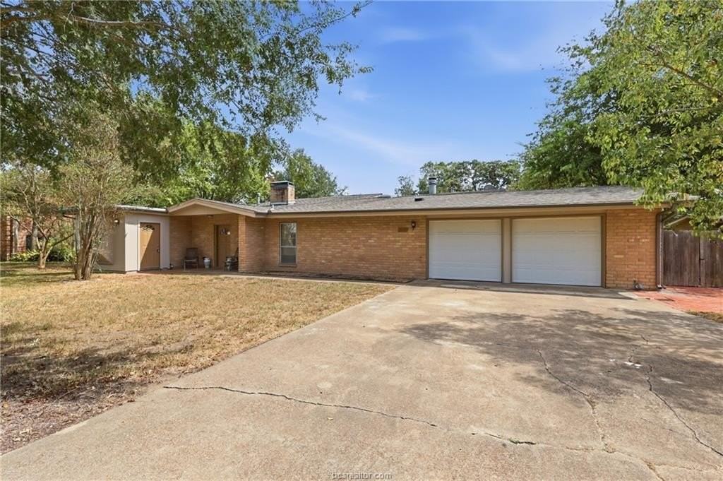 1008 Madera Cir - Photo 2 of 33