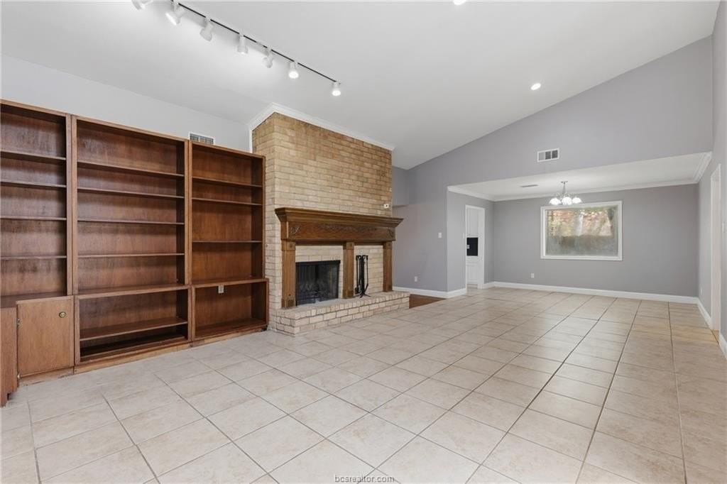 1008 Madera Cir - Photo 4 of 33