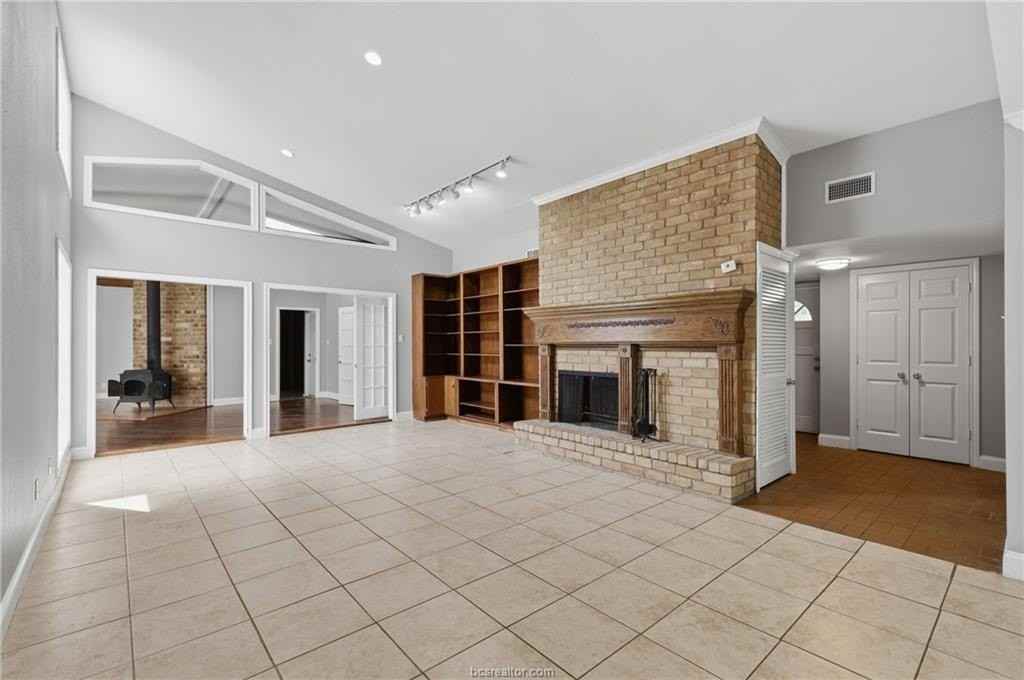 1008 Madera Cir - Photo 6 of 33