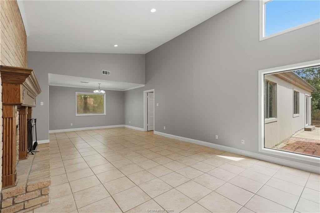 1008 Madera Cir - Photo 7 of 33