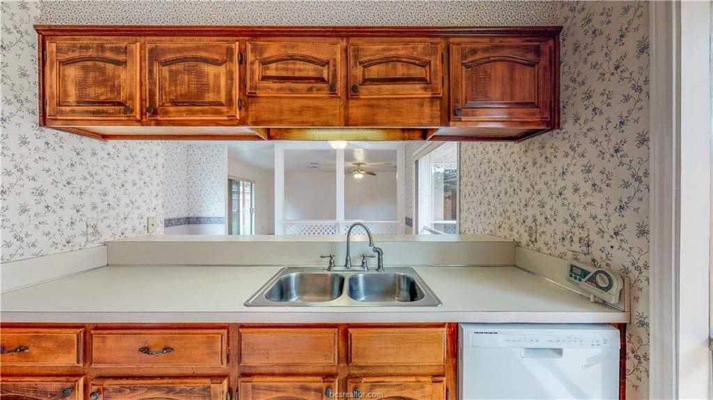 3002 Jennifer Dr - Photo 3 of 38