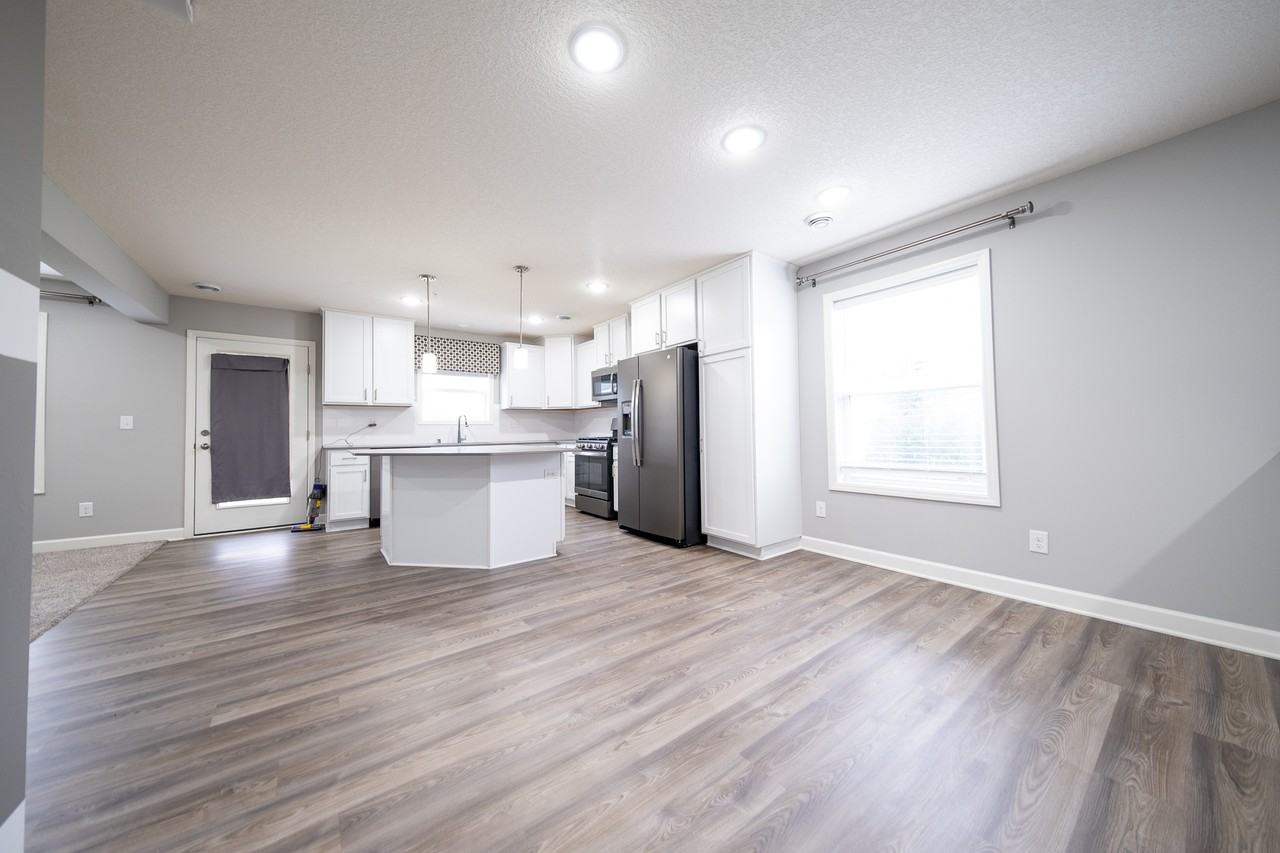 1252 143rd Ct E #1 - Photo 4 of 34