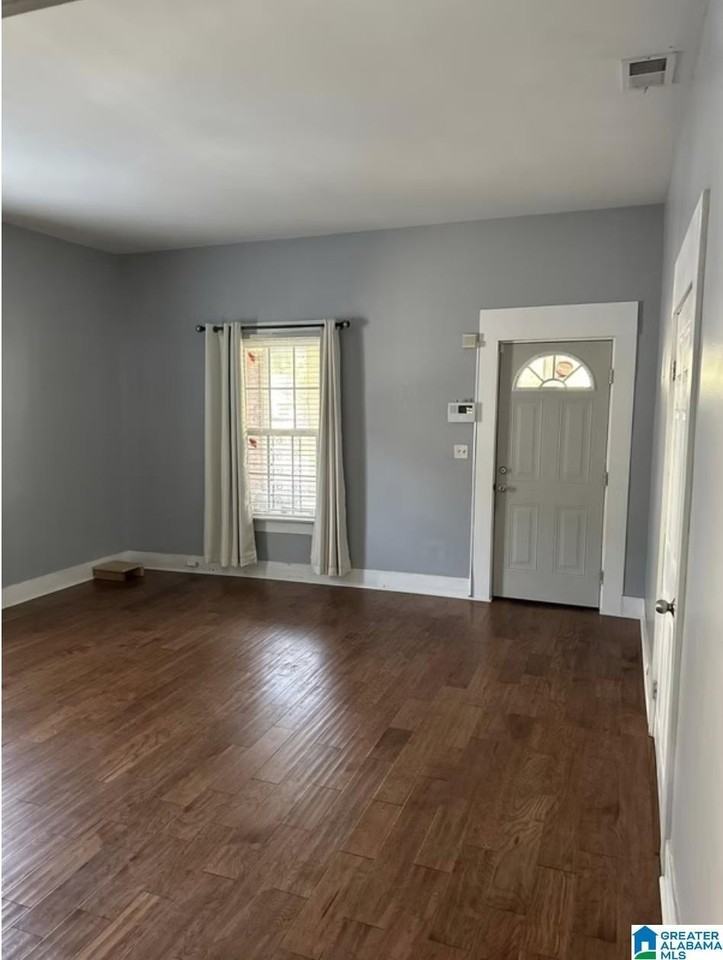 1510 Avenue J - Photo 4 of 12